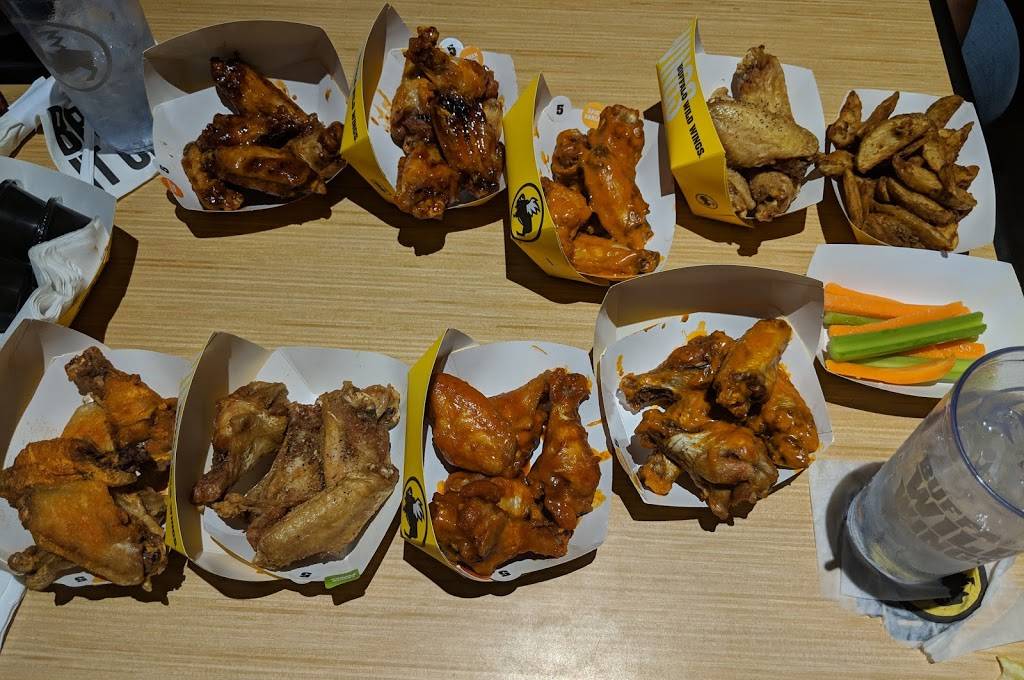 Buffalo Wild Wings | meal takeaway | 2710 McFarland Blvd E, Tuscaloosa, AL 35405, USA | 2055230273 OR +1 205-523-0273