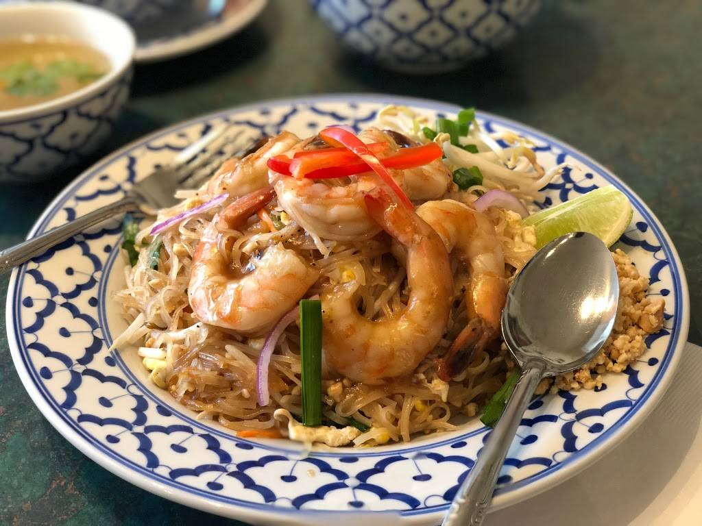 Khao Gaeng | restaurant | 3583 Lake Shore Blvd W, Etobicoke, ON M8W 1P5, Canada | 6473438019 OR +1 647-343-8019