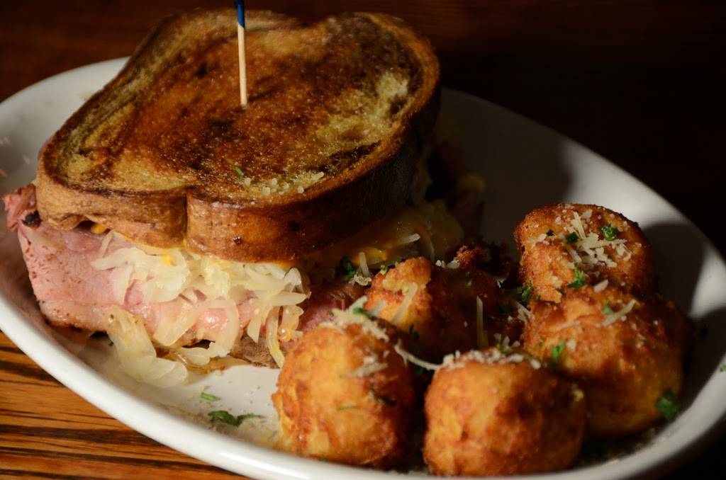 Cook McDoogals Irish Pub | restaurant | 100 N Main St, Kokomo, IN 46901, USA | 7654506143 OR +1 765-450-6143