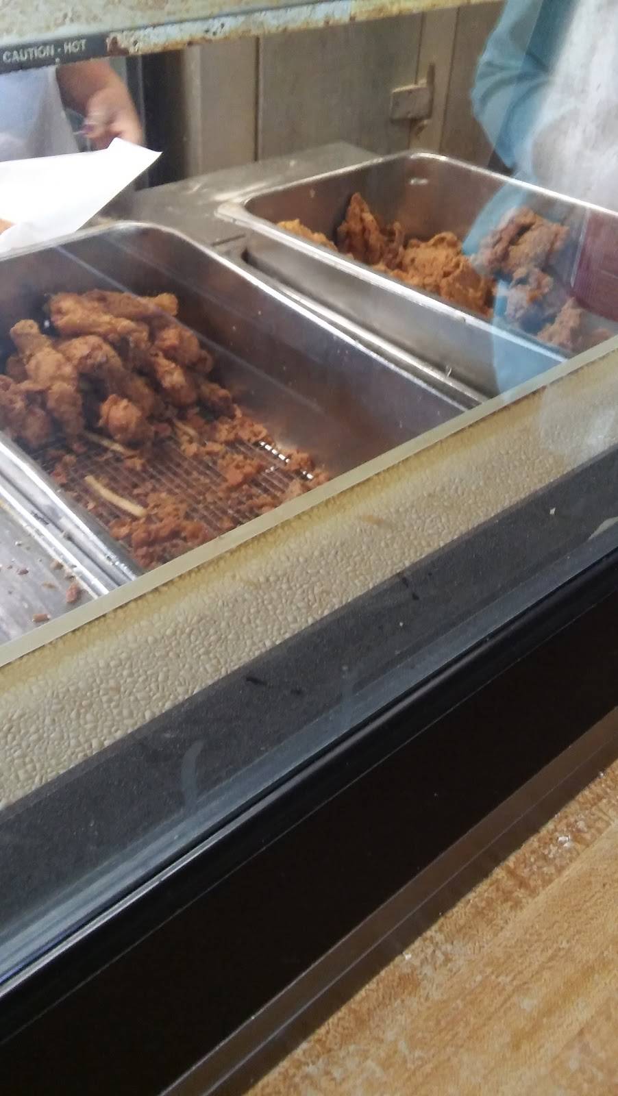 Halls Honey Fried Chicken | restaurant | 4845 S Lancaster Rd, Dallas, TX 75216, USA | 2143713020 OR +1 214-371-3020