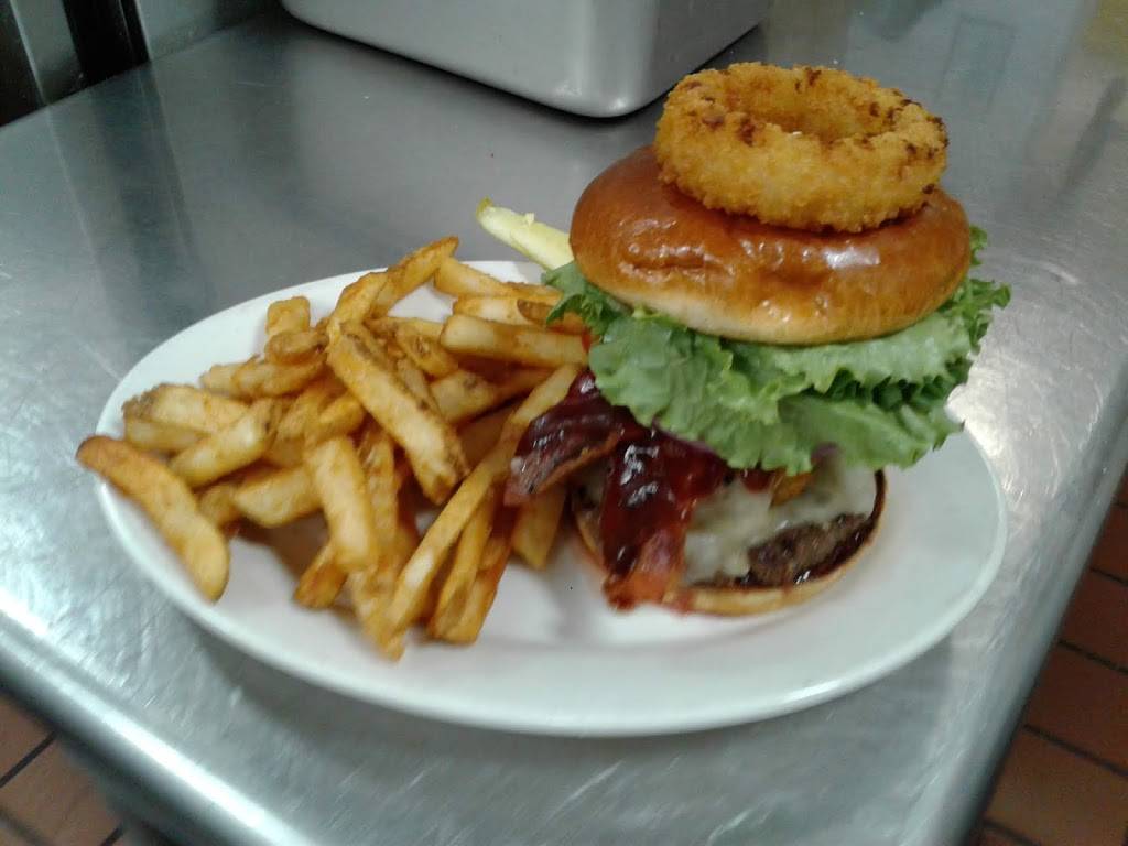 Rusty Bull | restaurant | 13685 John Glenn Rd, Apple Valley, CA 92308, USA | 7609617979 OR +1 760-961-7979