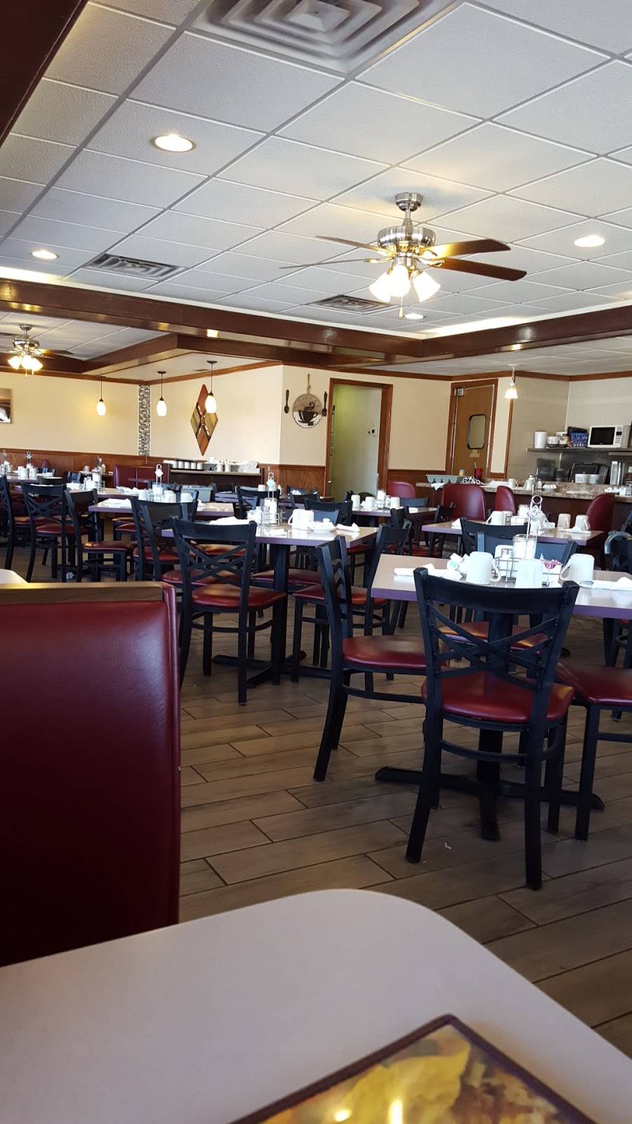 The New Brite Spot Family Restaurant | meal takeaway | 801 E Norris Dr, Ottawa, IL 61350, USA | 8154333899 OR +1 815-433-3899