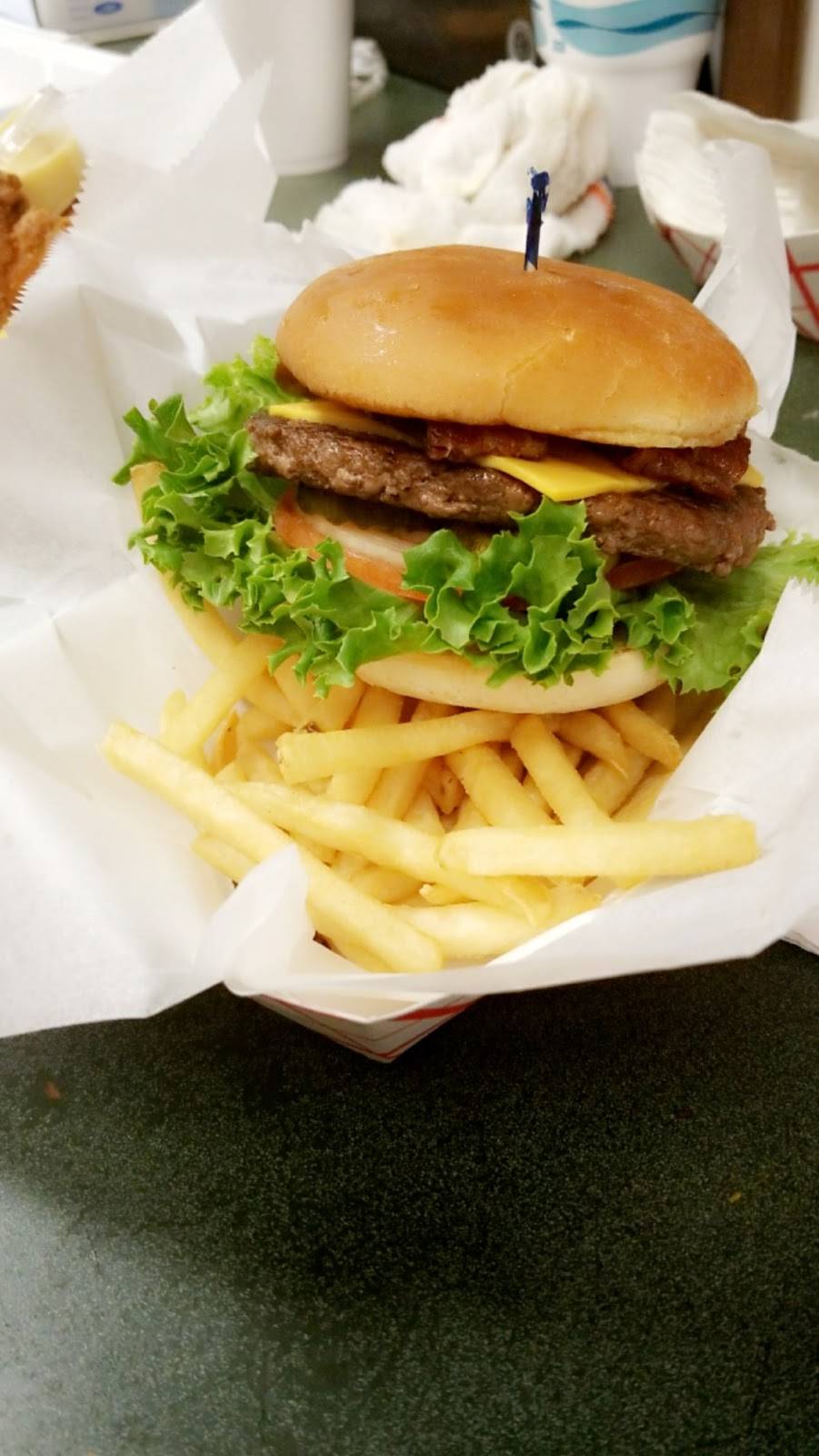 Sundaes Fast Food | restaurant | 117 Hwy RB, Stockton, MO 65785, USA | 4172764929 OR +1 417-276-4929