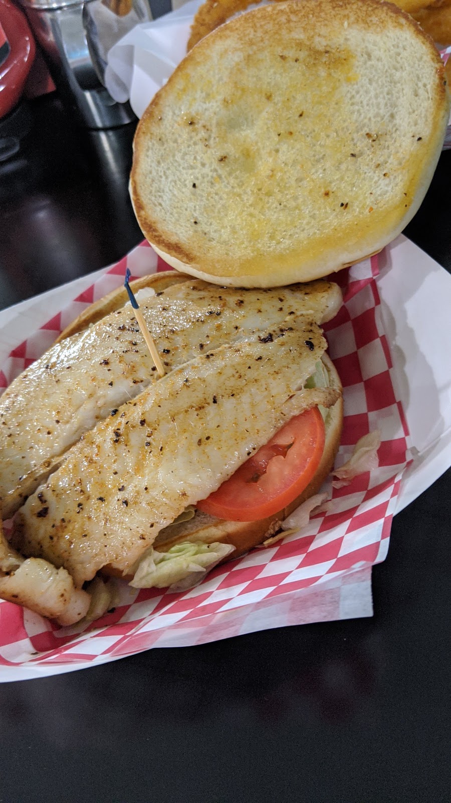 Reggies Burgers, Dogs & Fries | restaurant | 3200 N State Line Ave, Texarkana, AR 71854, USA | 8703304447 OR +1 870-330-4447