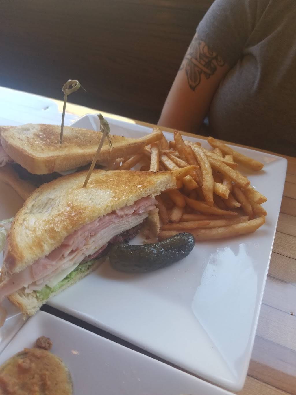 The Vault 1905 Sports Grill | restaurant | 624 Main St, Van Buren, AR 72956, USA | 4792622468 OR +1 479-262-2468