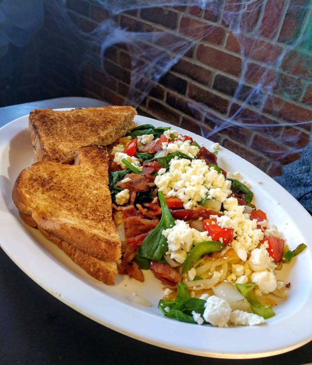 Lynns on First | restaurant | 180 N 1st St, Brighton, MI 48116, USA | 8102275284 OR +1 810-227-5284