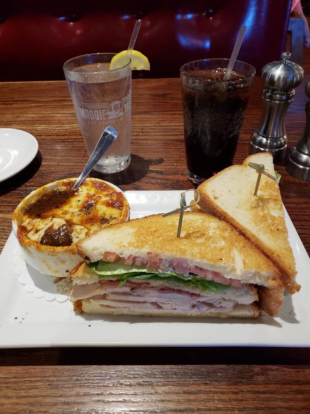 Maggie McFlys® Brookfield | restaurant | 3, 195 Federal Rd, Brookfield, CT 06804, USA | 2037757960 OR +1 203-775-7960