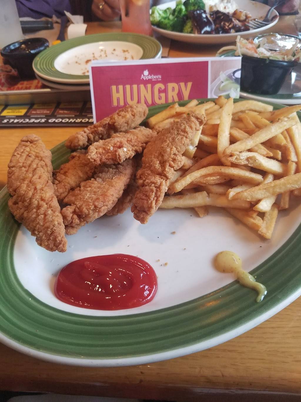 Applebees Grill + Bar | restaurant | 2384 US-31, Traverse City, MI 49684, USA | 2319292929 OR +1 231-929-2929