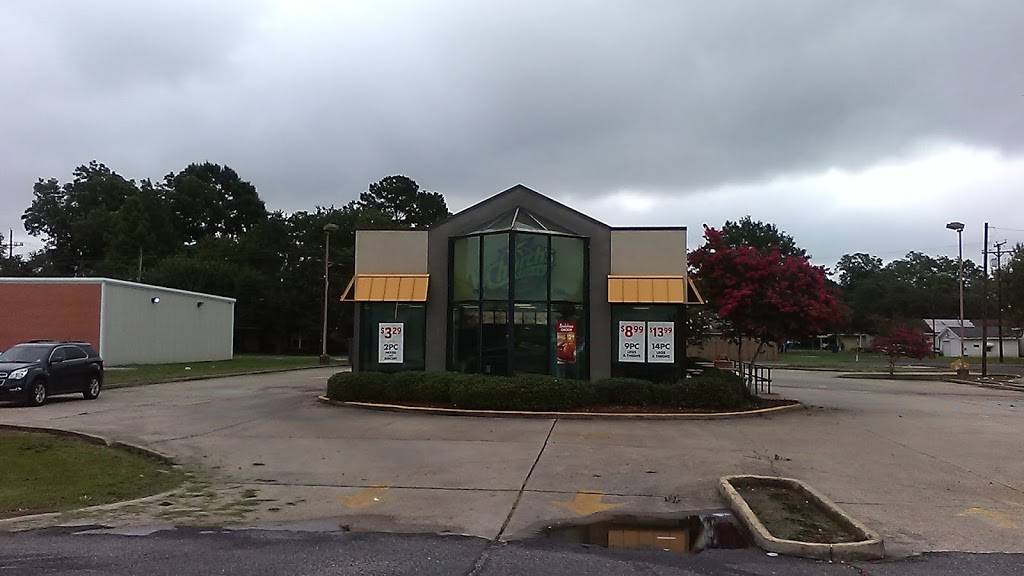 Churchs Chicken | restaurant | 618 N Alexander Ave, Port Allen, LA 70767, USA | 2253833277 OR +1 225-383-3277