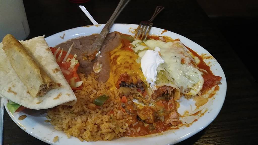 Sandras Mexican Food | restaurant | 12060 Potranco Rd, San Antonio, TX 78253, USA | 2106790141 OR +1 210-679-0141