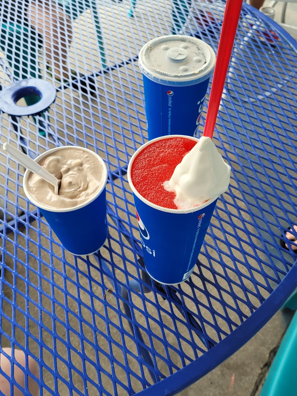 Dairy King | restaurant | 910 W Overland, Scottsbluff, NE 69361, USA | 3086334218 OR +1 308-633-4218