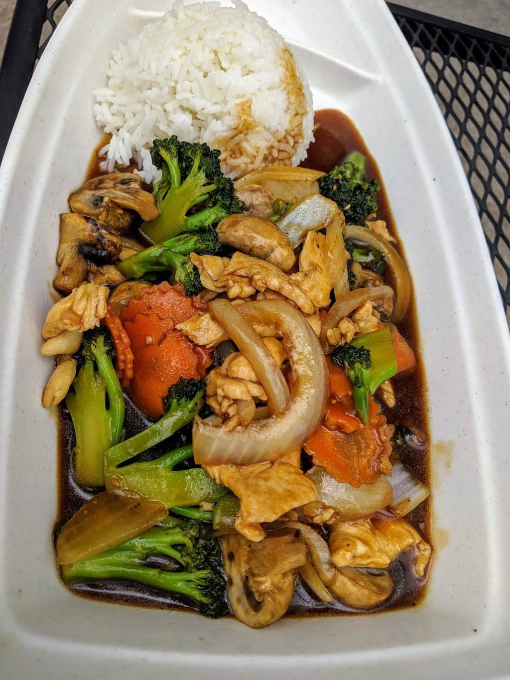 Thai 202 | restaurant | 235 N Euclid Ave, St. Louis, MO 63115, USA | 3143672002 OR +1 314-367-2002