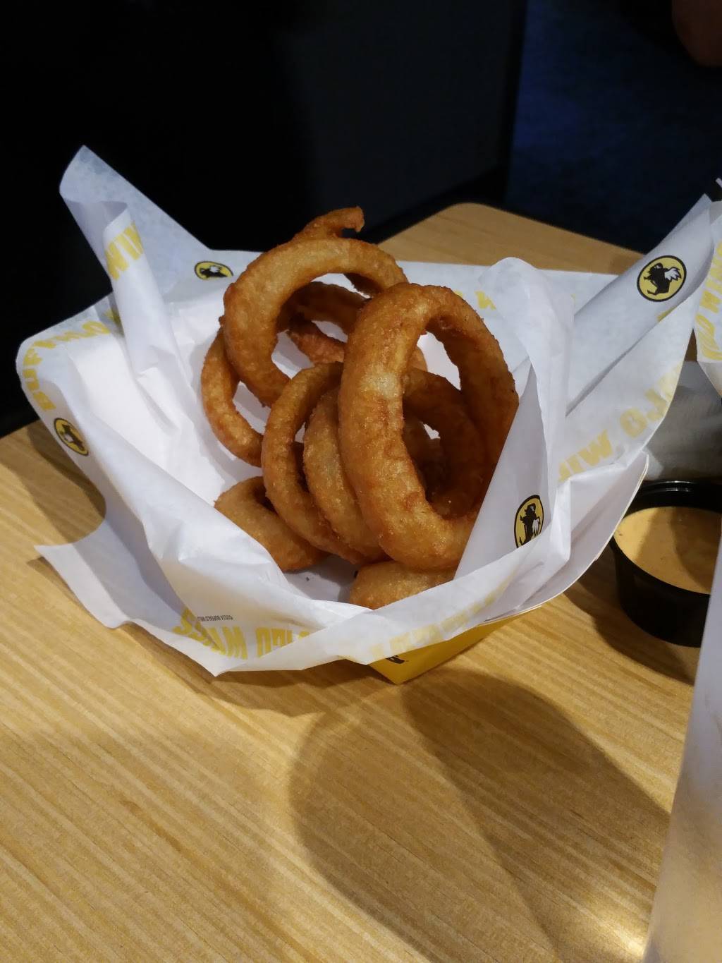 Buffalo Wild Wings | restaurant | 944 Elk Grove Town Center, Elk Grove Village, IL 60007, USA | 8476402327 OR +1 847-640-2327