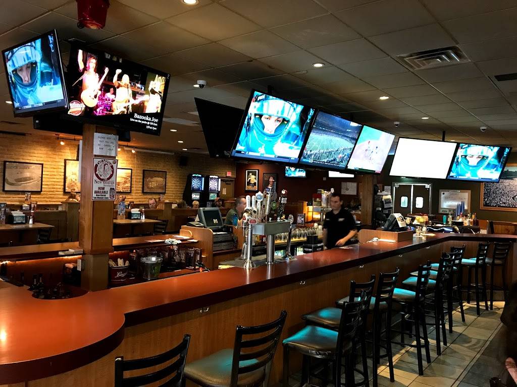 Anduzzis Sports Club - Holmgren Way | restaurant | 1992 Holmgren Way, Green Bay, WI 54304, USA | 9209651111 OR +1 920-965-1111