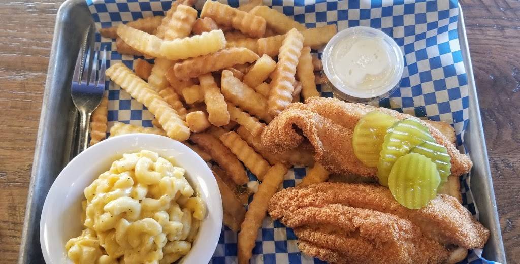 Big Shakes Hot Chicken And Fish | restaurant | 671 Martin Rd SW, Huntsville, AL 35824, USA | 2569639444 OR +1 256-963-9444
