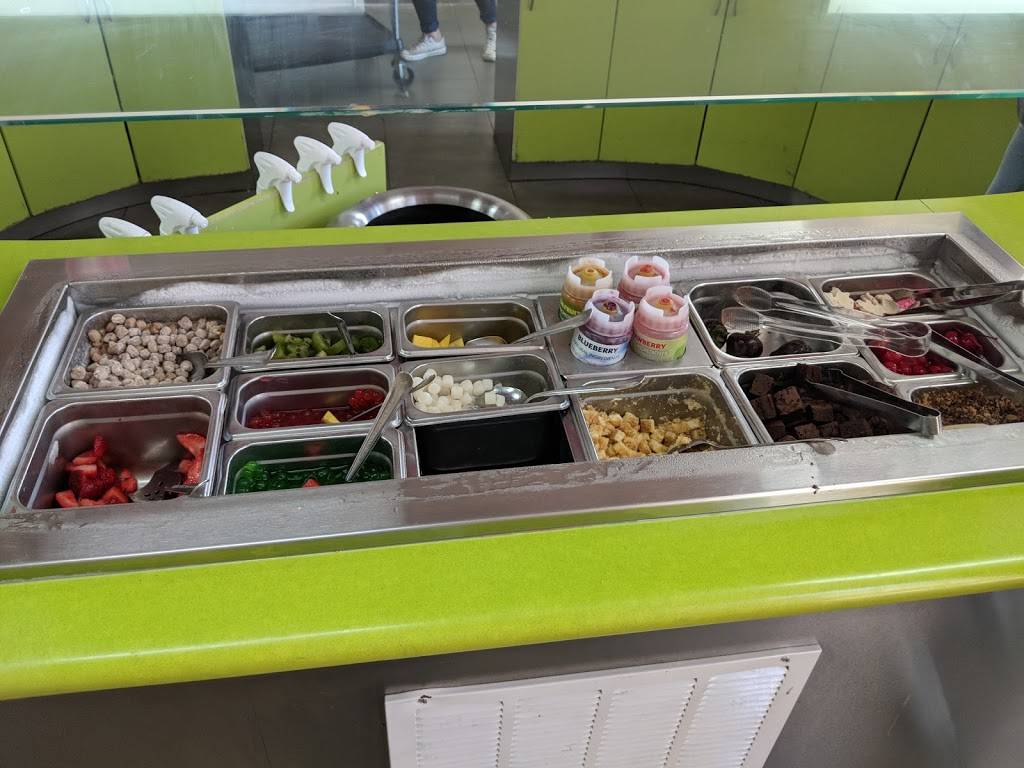 Menchies Frozen Yogurt | bakery | 26865 Sierra Hwy, Newhall, CA 91321, USA | 6612500500 OR +1 661-250-0500