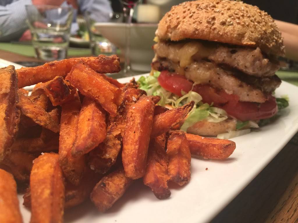 Urbana Craeft Kitchen & Market | restaurant | 3200 E 81st St #200, Bloomington, MN 55425, USA | 9526585039 OR +1 952-658-5039