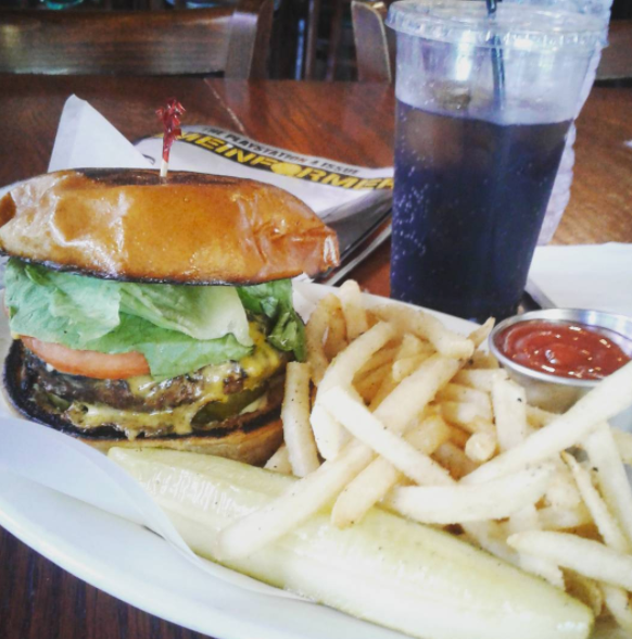 Flying Saucer Draught Emporium | restaurant | 11255 Huebner Rd #212, San Antonio, TX 78230, USA | 2106965080 OR +1 210-696-5080