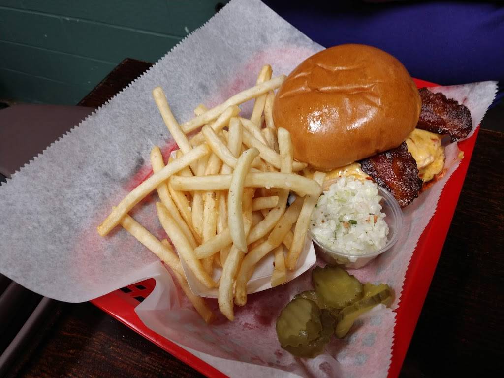 Bluegrass BBQ | restaurant | 609 Snidow St, Pembroke, VA 24136, USA | 5406262271 OR +1 540-626-2271