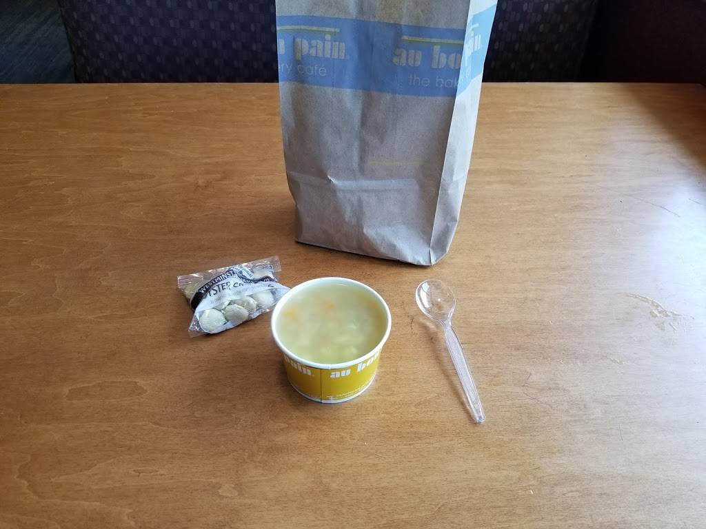 Au Bon Pain | bakery | Charles River Plaza, 209 Cambridge St, Boston, MA 02114, USA | 6177231278 OR +1 617-723-1278