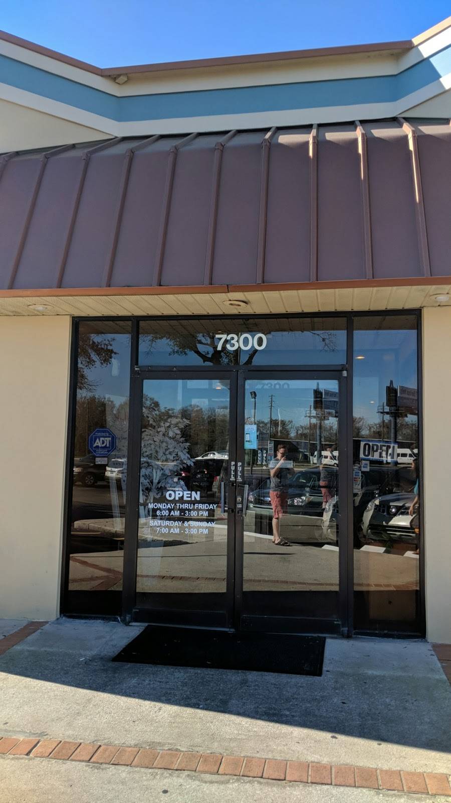 Dans Restaurant | restaurant | 7300 E Colonial Dr, Orlando, FL 32807, USA | 4072078001 OR +1 407-207-8001