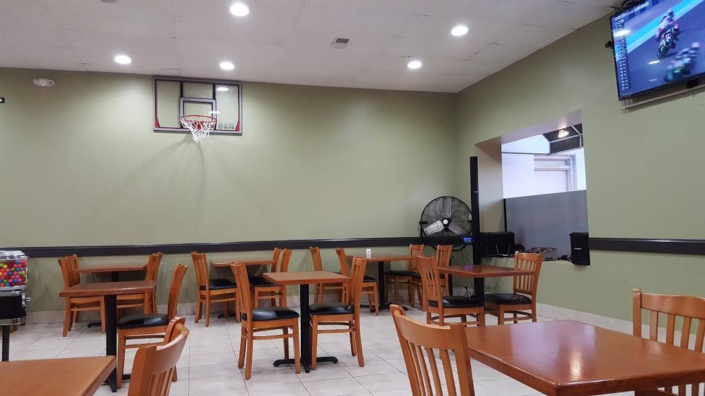 Rickys Pub & Grill | restaurant | 237 N Glebe Rd, Arlington, VA 22203, USA | 7032437400 OR +1 703-243-7400