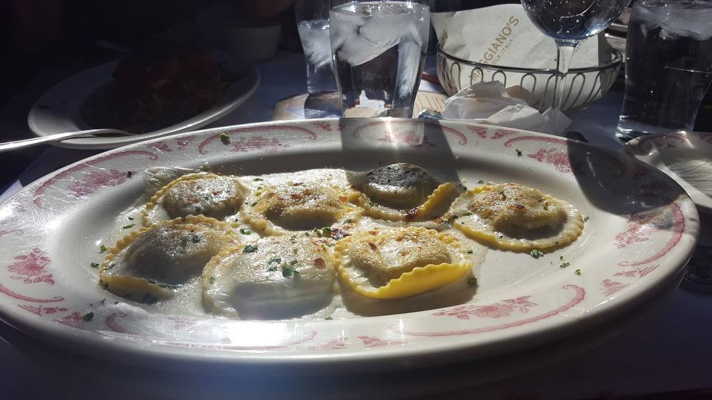 Maggianos Little Italy | restaurant | 10910 Domain Dr #100, Austin, TX 78758, USA | 5125017870 OR +1 512-501-7870