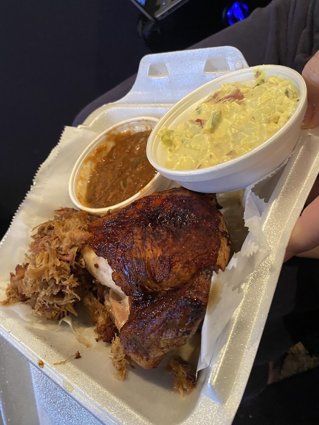 Motley Q Smoke Pit | restaurant | 3323 Valley Pike, Winchester, VA 22602, USA | 5407220060 OR +1 540-722-0060