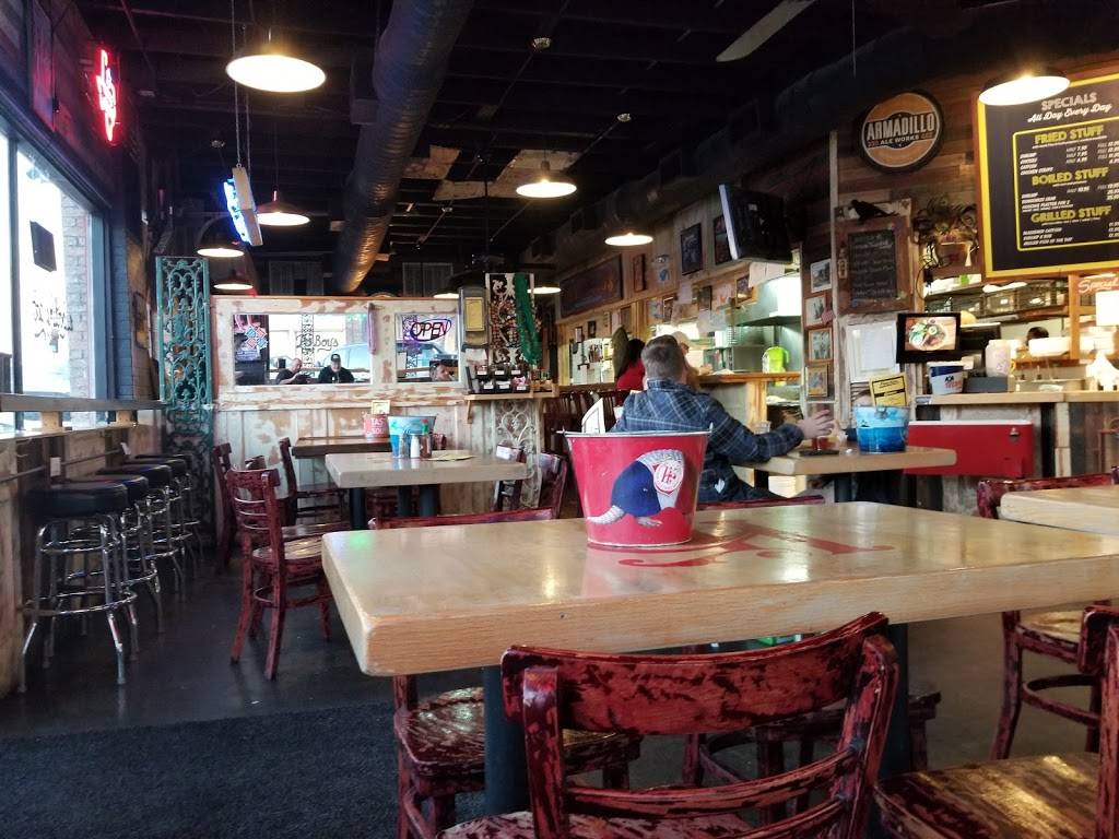 Hoochies | restaurant | 214 E Hickory St, Denton, TX 76201, USA | 9408080315 OR +1 940-808-0315