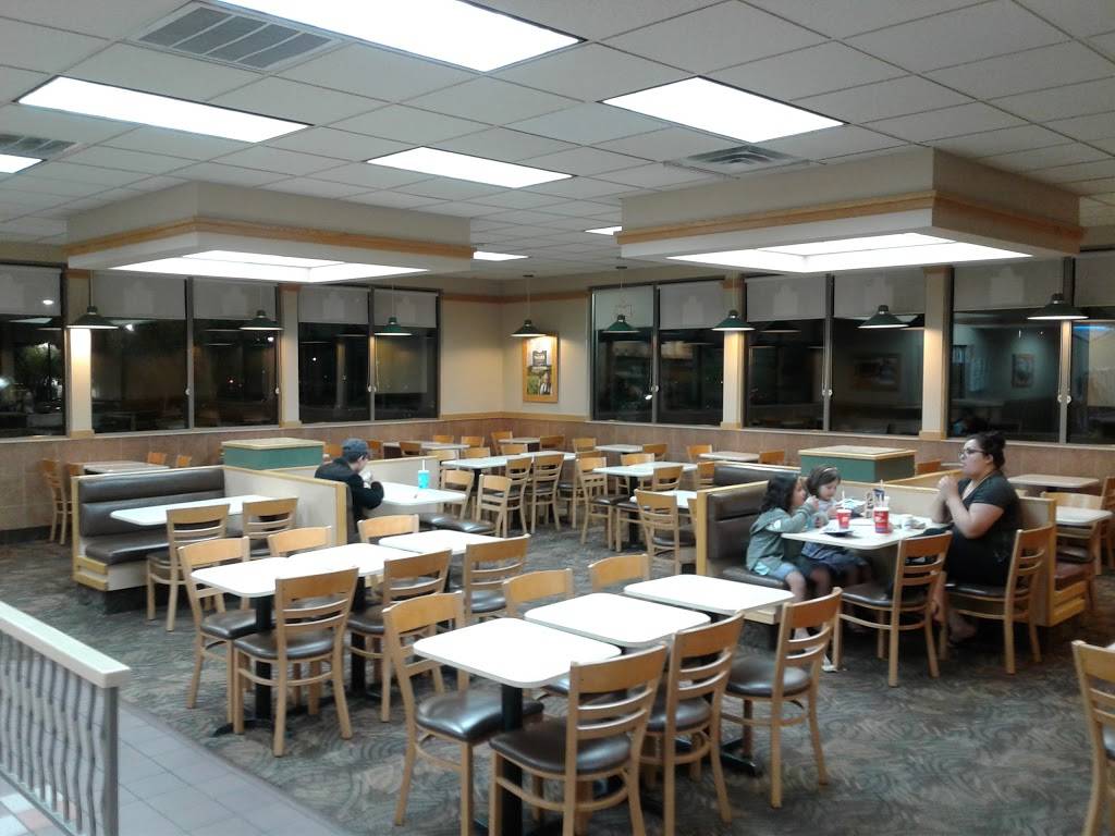Wendys | restaurant | 415 Magnolia, Corona, CA 92879, USA | 9517378441 OR +1 951-737-8441