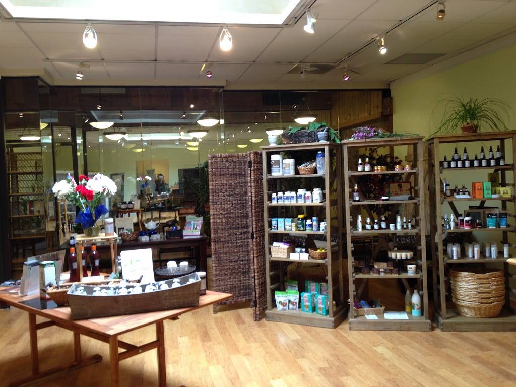 Ice House Mall & Village Shops | shopping mall | 200 Applebee St, Barrington, IL 60010, USA | 8473816661 OR +1 847-381-6661