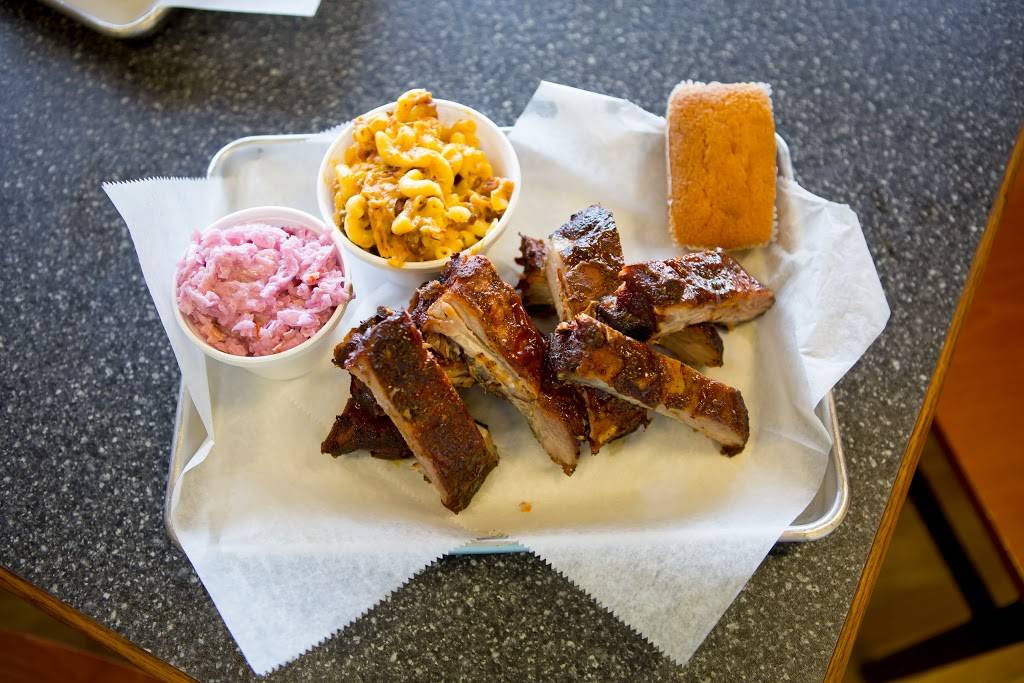 Pig Rig BBQ | restaurant | 950 Yale Ave, Wallingford, CT 06492, USA | 2032650765 OR +1 203-265-0765