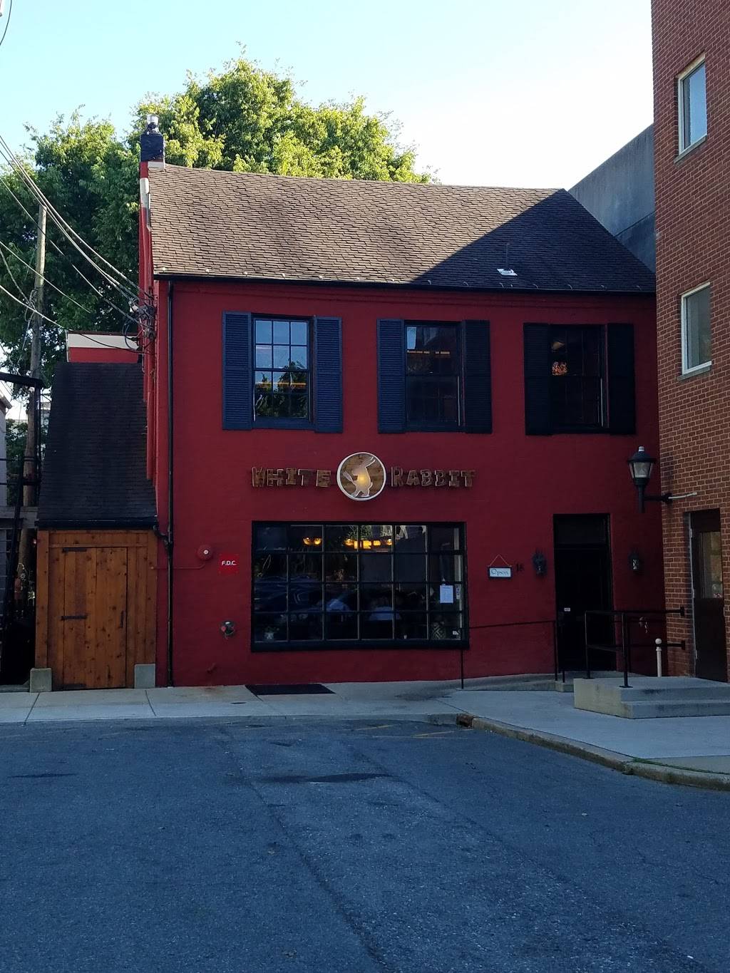 White Rabbit Gastropub | restaurant | 18 Market Space, Frederick, MD 21701, USA | 2406511952 OR +1 240-651-1952