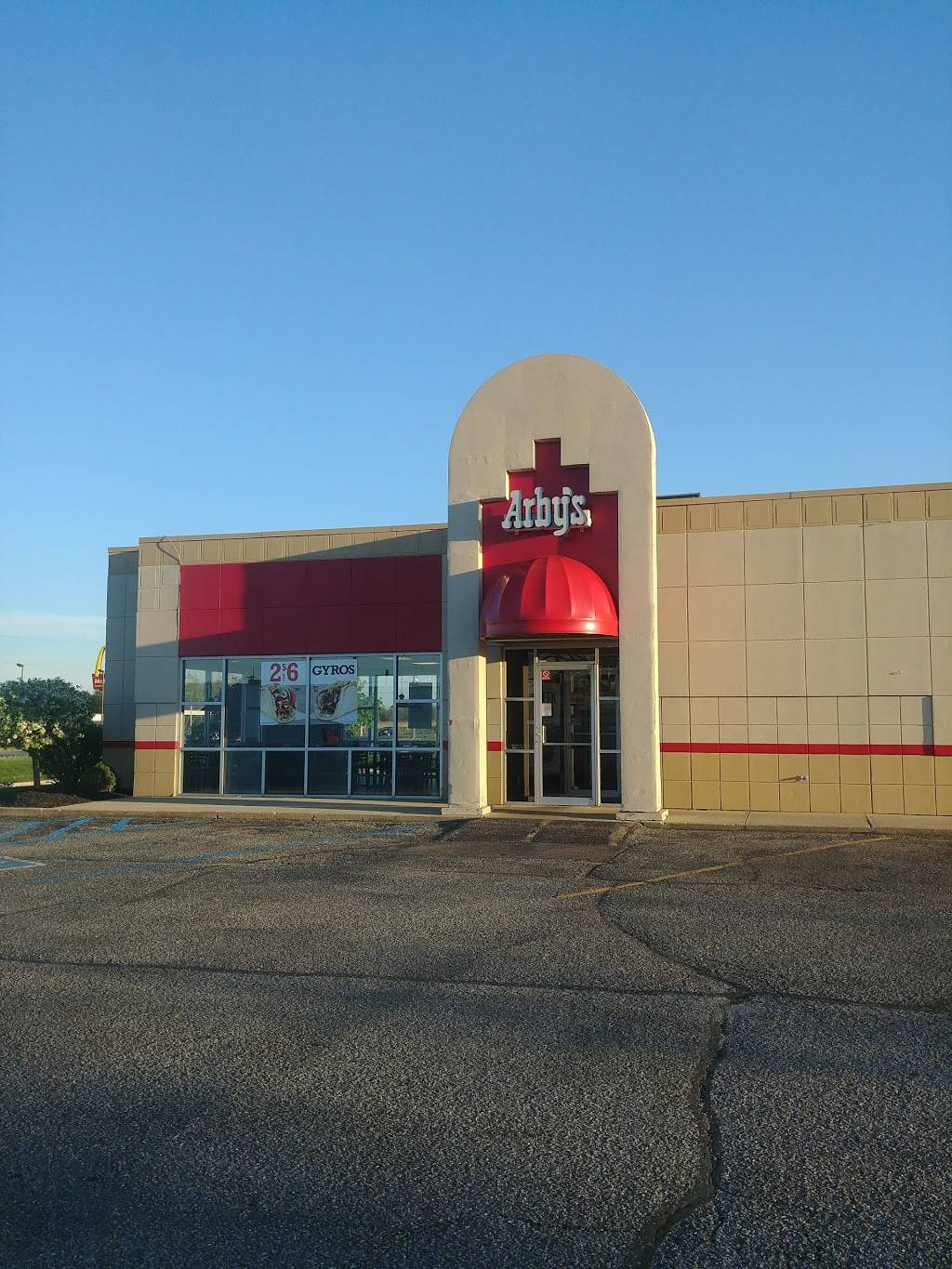 Arbys | restaurant | 2002 Main St, Rochester, IN 46975, USA | 5742242729 OR +1 574-224-2729