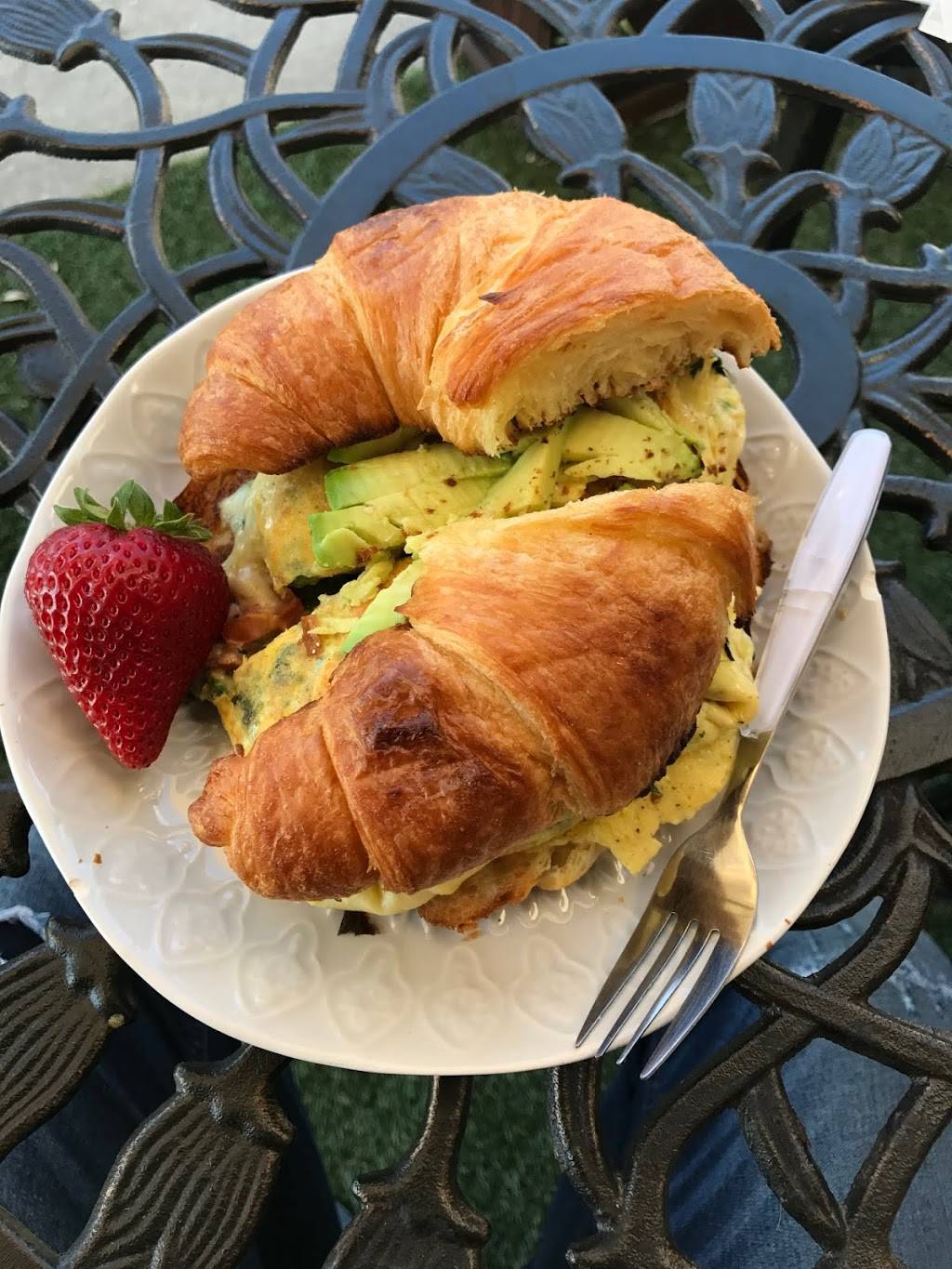 Shirin Bakery | bakery | 19505 Ventura Blvd, Tarzana, CA 91356, USA | 8184822062 OR +1 818-482-2062