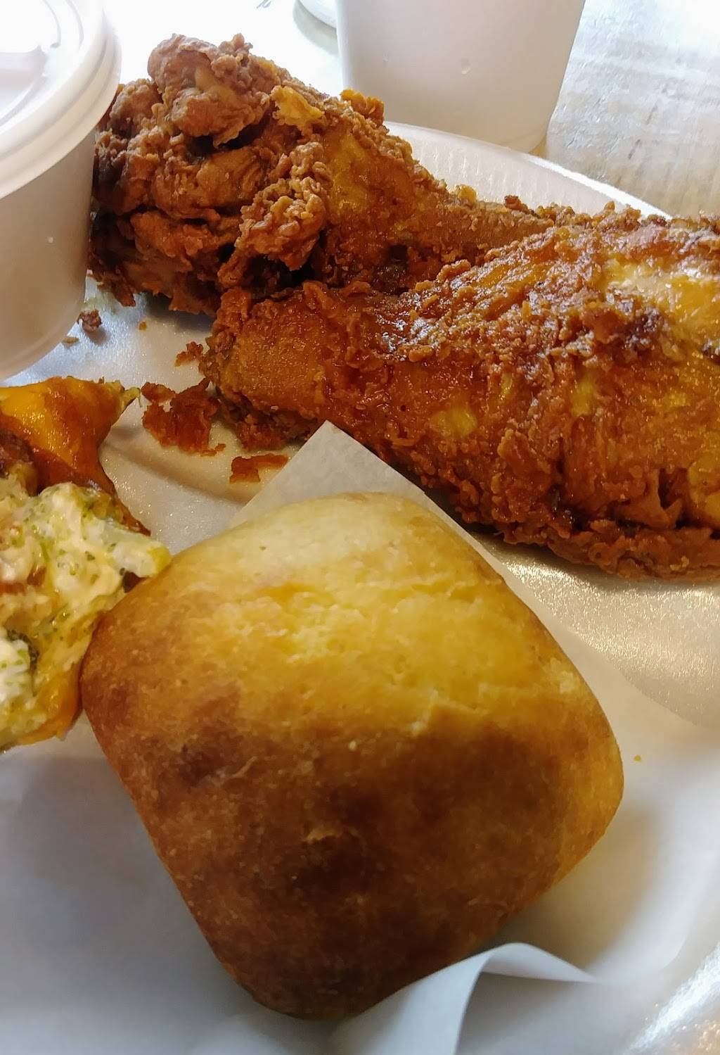 the Chicken Ladys Coop | restaurant | 6597 Whittlesey Blvd, Columbus, GA 31909, USA | 7065075571 OR +1 706-507-5571