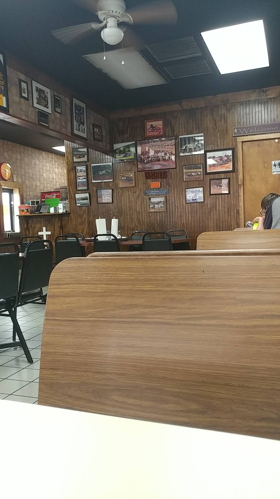 Friends Cafe | restaurant | 351 N Main St, Woodruff, SC 29388, USA | 8644765522 OR +1 864-476-5522