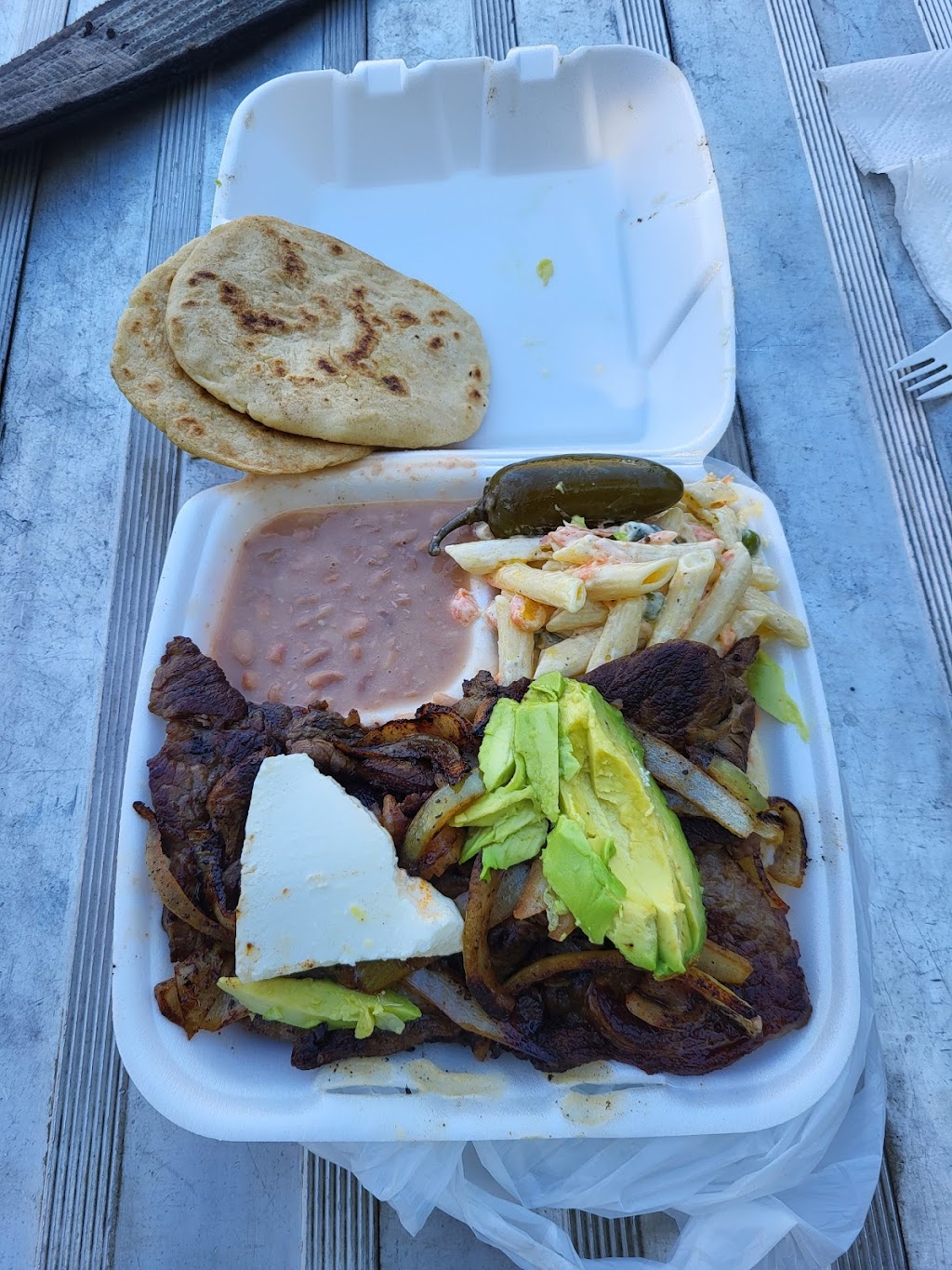 Tortas Y panes Santanecos | restaurant | 10301 Strathmore Dr, Los Angeles, CA 90024, USA | 2132457099 OR +1 213-245-7099