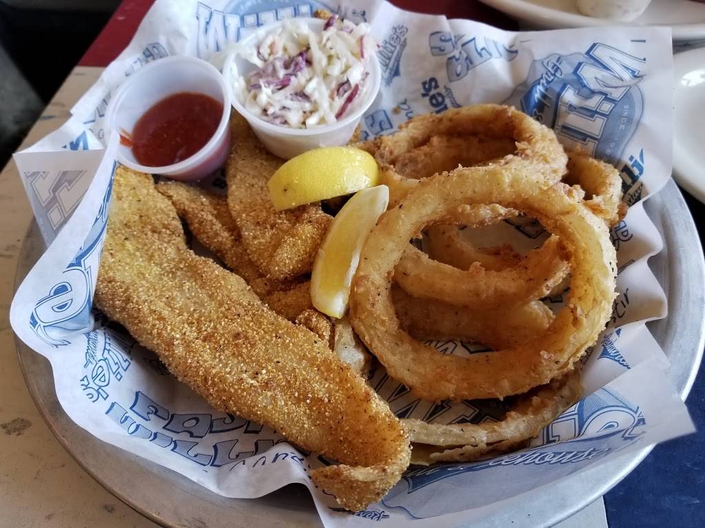 Willies Grill & Icehouse | restaurant | 15801 San Pedro Ave, San Antonio, TX 78232, USA | 2104909220 OR +1 210-490-9220