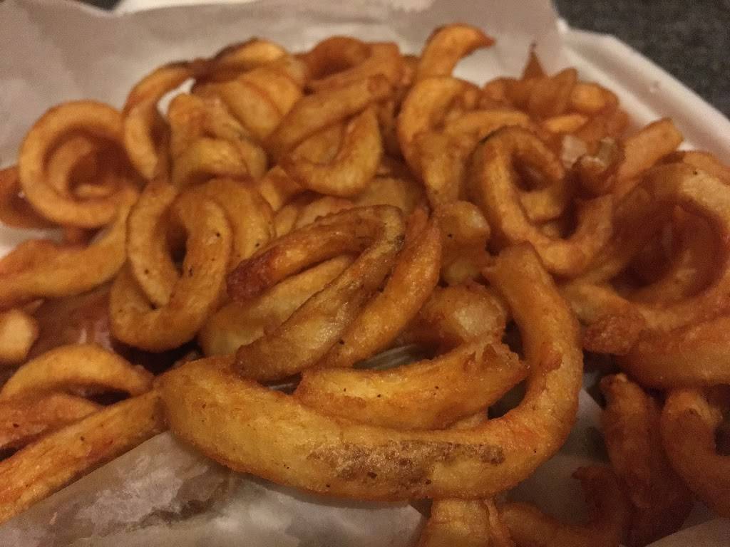 Planet Wings | restaurant | 2211 Hylan Blvd, Staten Island, NY 10306, USA | 7186689464 OR +1 718-668-9464