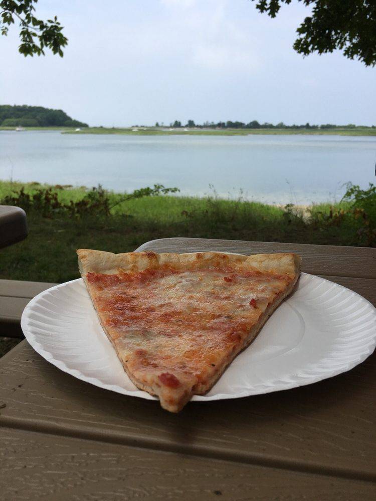 Lindas Riverside Pizzeria & Cafe | restaurant | 100 Riviera, Kings Park, NY 11754, USA | 6317806100 OR +1 631-780-6100