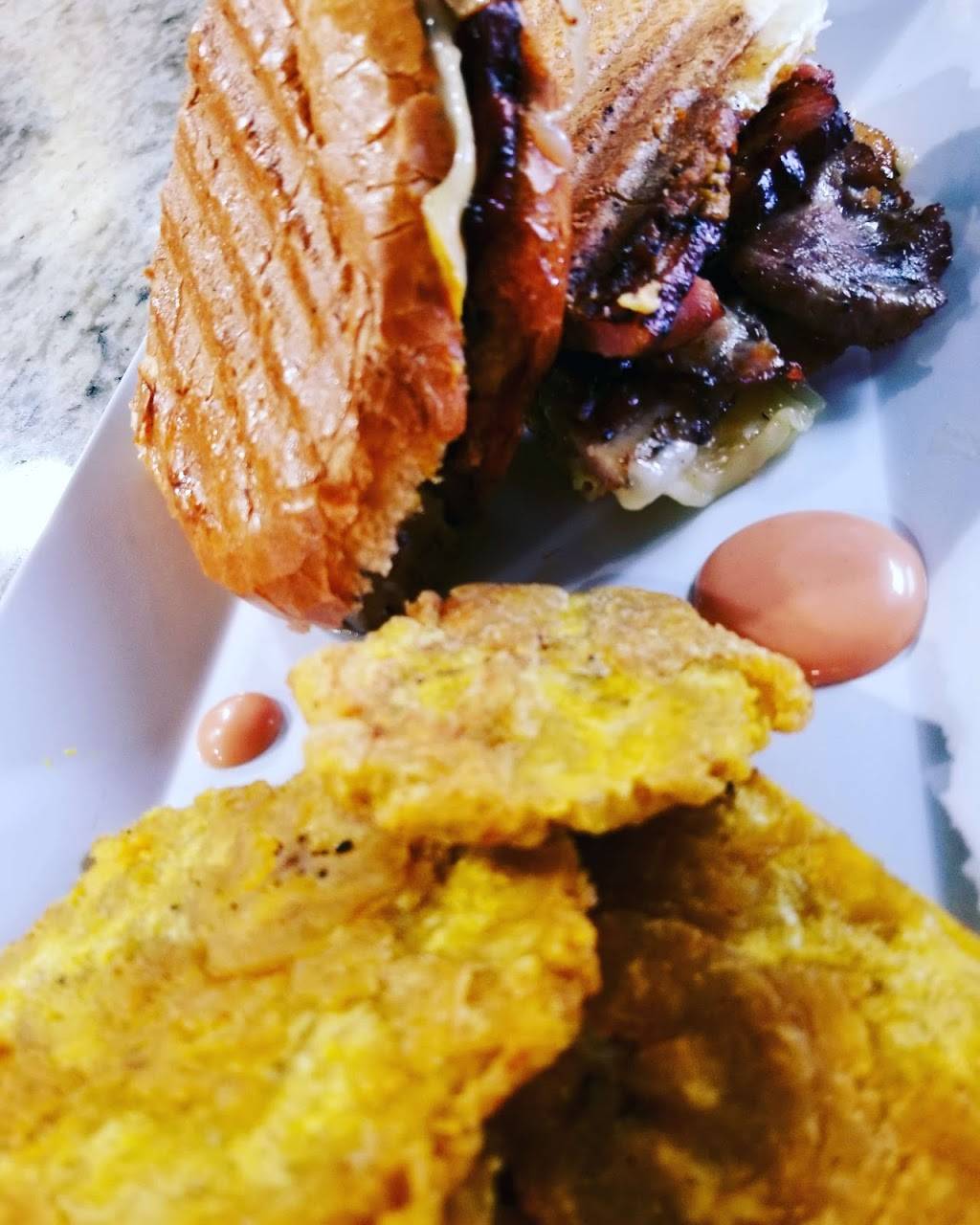 Sofrito Houston | restaurant | 3103 Ella Blvd, Houston, TX 77018, USA | 3462901649 OR +1 346-290-1649