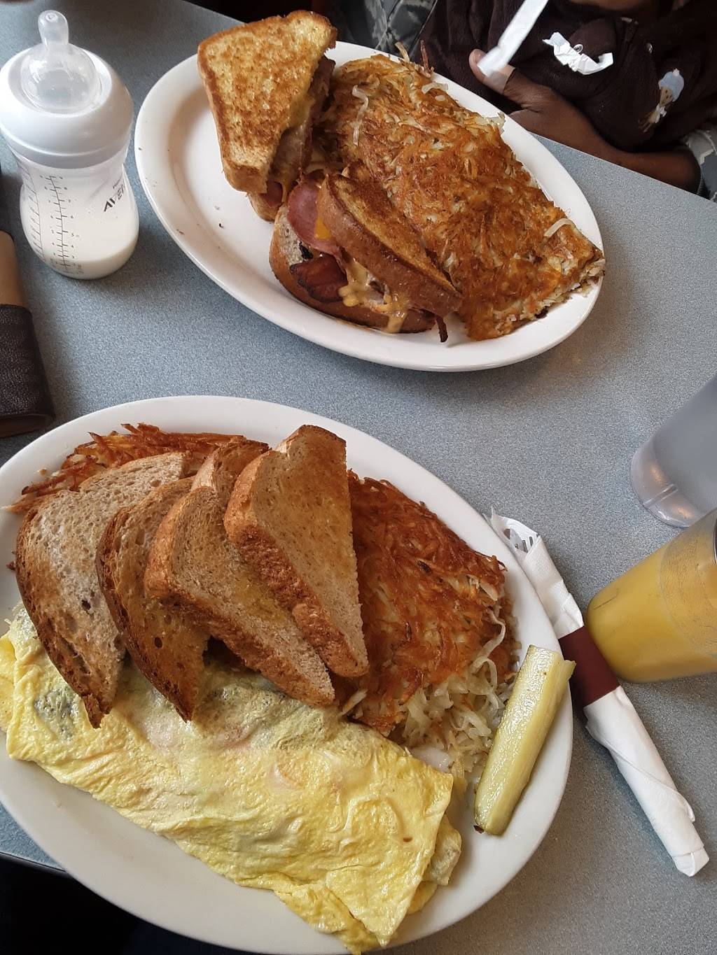 The Uptowner Cafe on Grand | cafe | 1100 Grand Ave, St Paul, MN 55105, USA | 6512240406 OR +1 651-224-0406