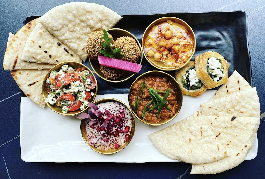 Elaines | restaurant | 208 Queen St, Alexandria, VA 22314, USA | 5719700517 OR +1 571-970-0517