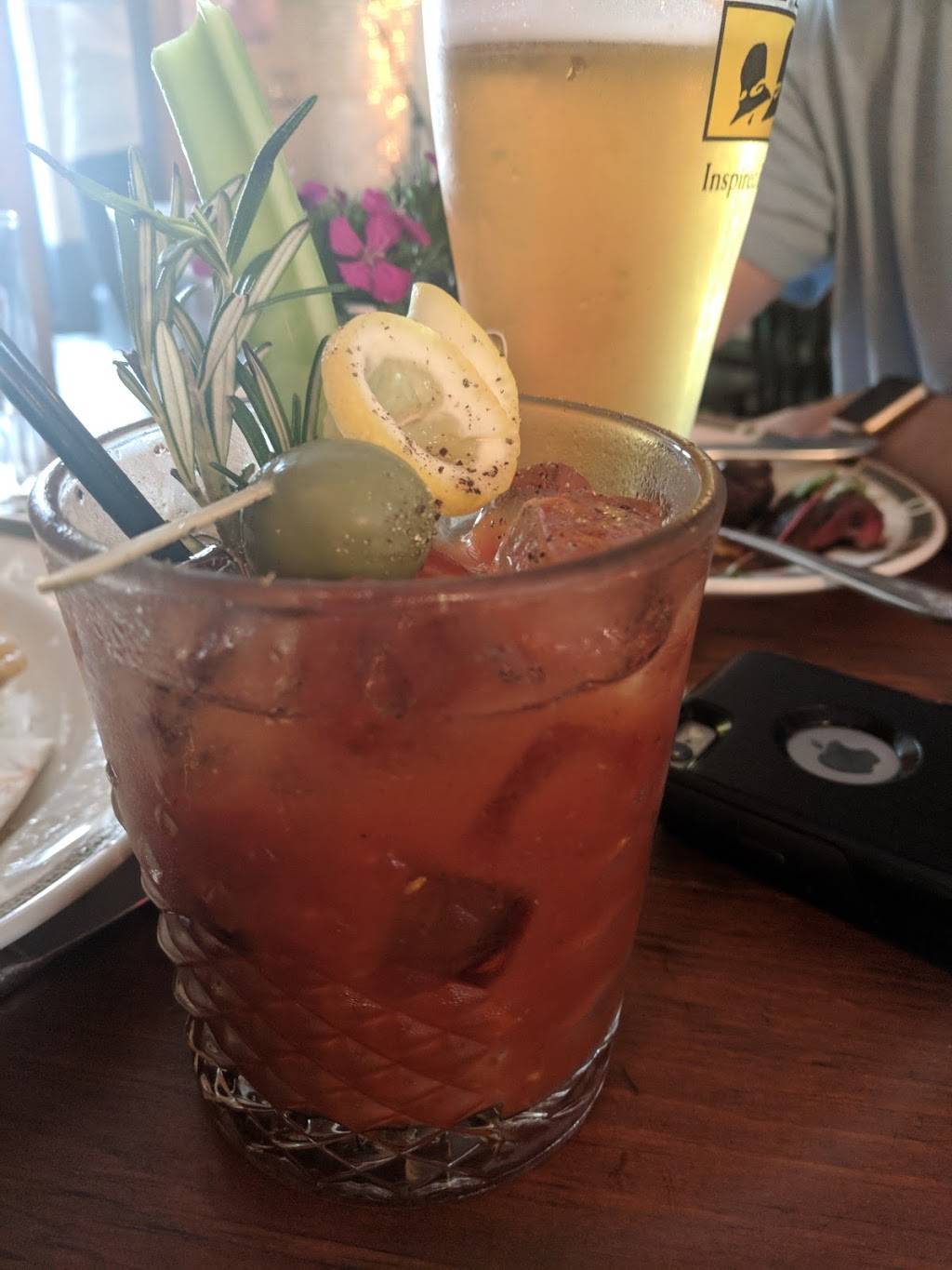 Le Fanfare | restaurant | 1103 Manhattan Ave, Brooklyn, NY 11222, USA | 3479874244 OR +1 347-987-4244