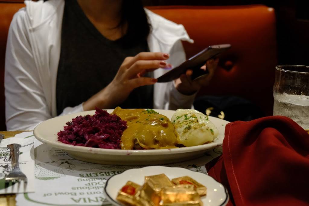 Pea Soup Andersens | restaurant | 12411 CA-33, Gustine, CA 95322, USA | 2098261685 OR +1 209-826-1685