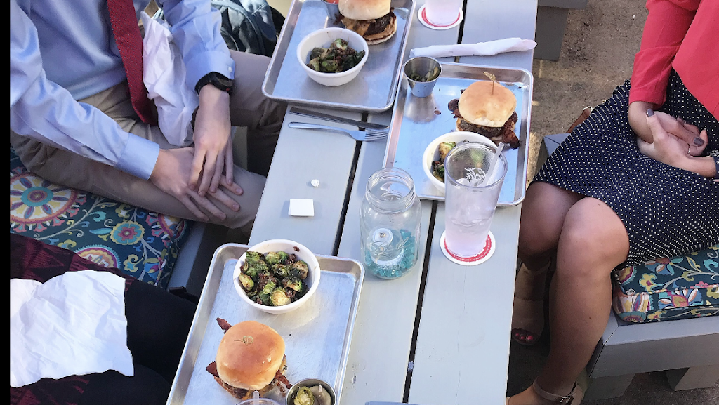 Kreggers At Hand | restaurant | 2614 W Cary St, Richmond, VA 23220, USA | 8049181572 OR +1 804-918-1572