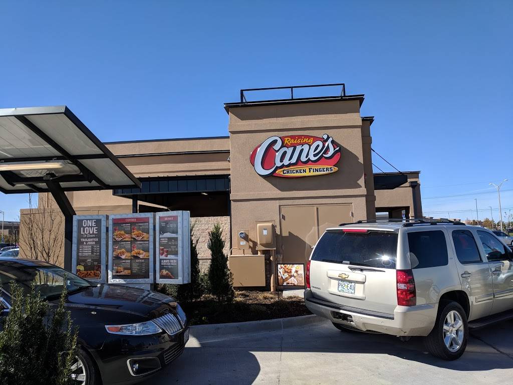 Raising Canes Chicken Fingers | meal takeaway | 8771 N Ambassador Dr, Kansas City, MO 64154, USA | 8165840502 OR +1 816-584-0502