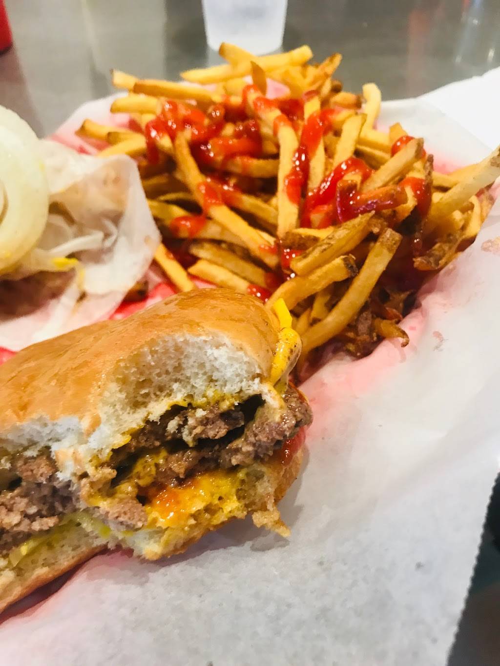 Dyers Burgers | restaurant | 205 Beale St, Memphis, TN 38103, USA | 9015273937 OR +1 901-527-3937