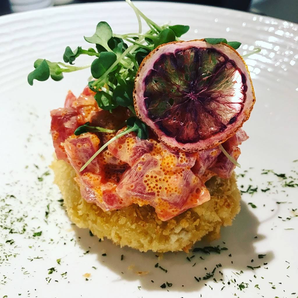 Friends Sushi on State | restaurant | 804 N State St, Chicago, IL 60610, USA | 3126431219 OR +1 312-643-1219